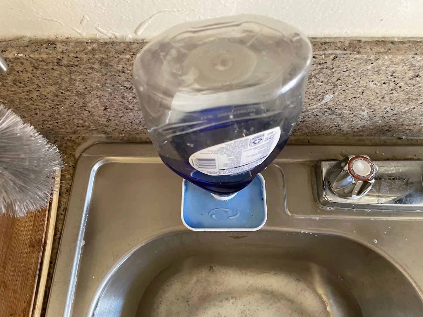 SoapDish - Gravity Fed Liquid Soap Dispenser (in white).